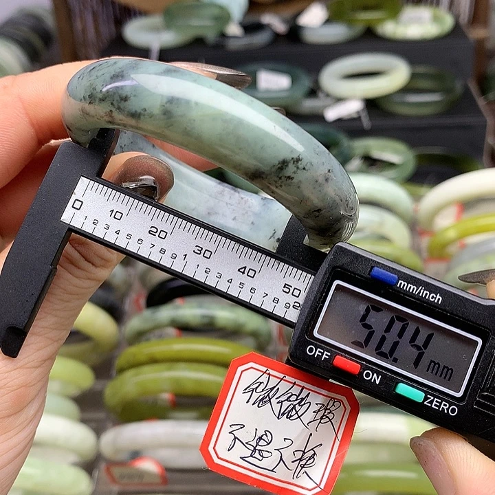 蛇纹石玉手镯未镶嵌259