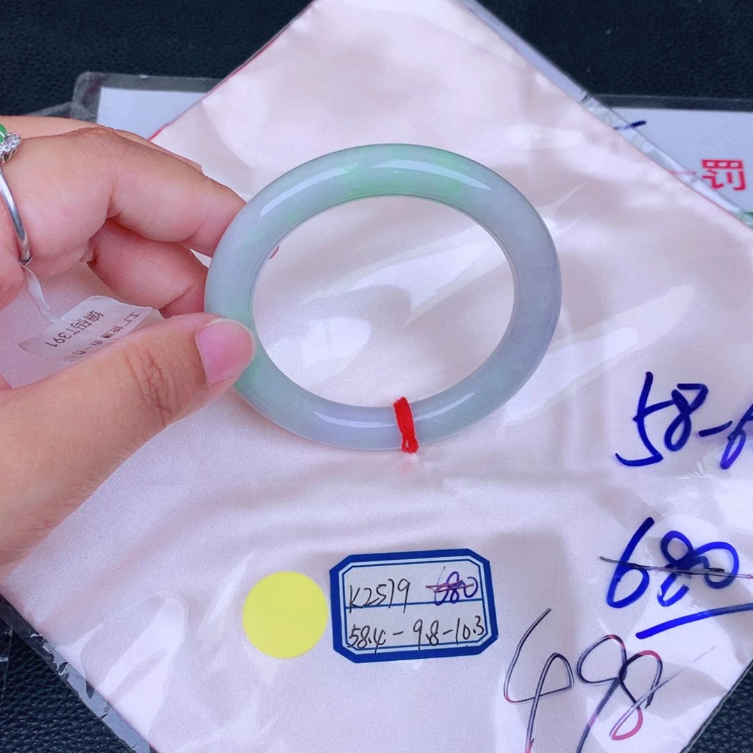 翡翠手镯未镶嵌缅甸翡翠