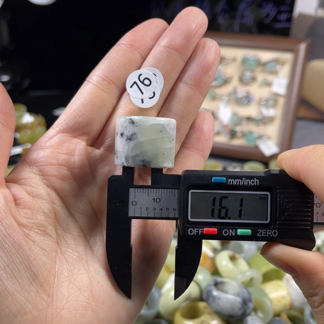 蛇纹石玉未镶嵌戒指