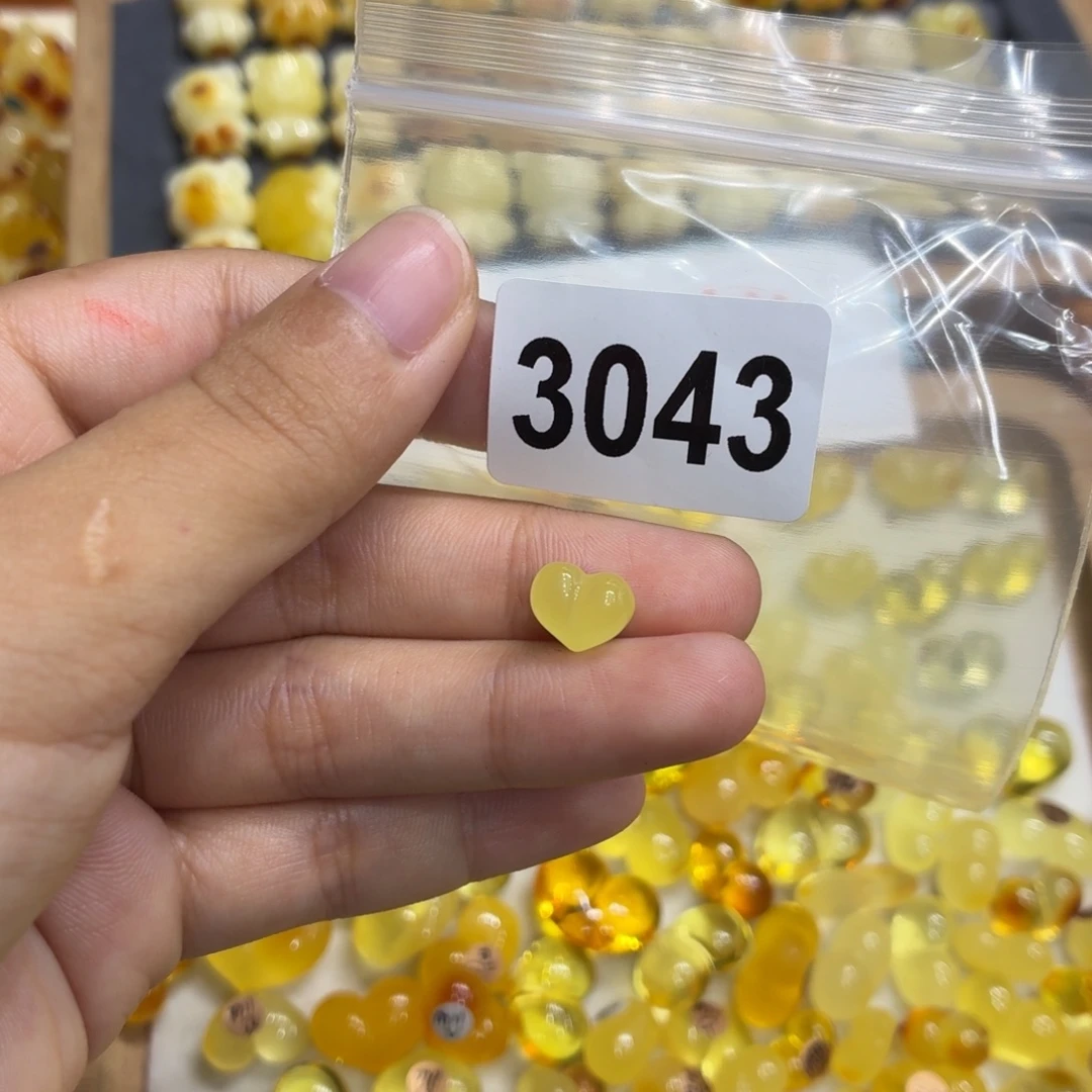 琥珀未镶嵌珠宝奇石