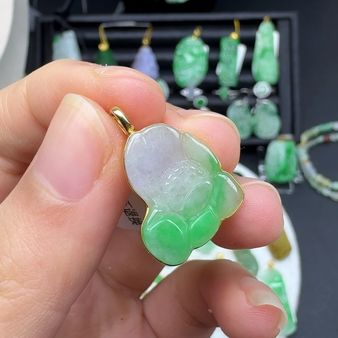 翡翠18K金镶嵌颈饰