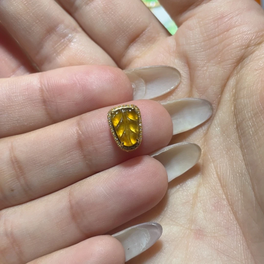 【闪购商品】颈饰18K金镶嵌翡翠