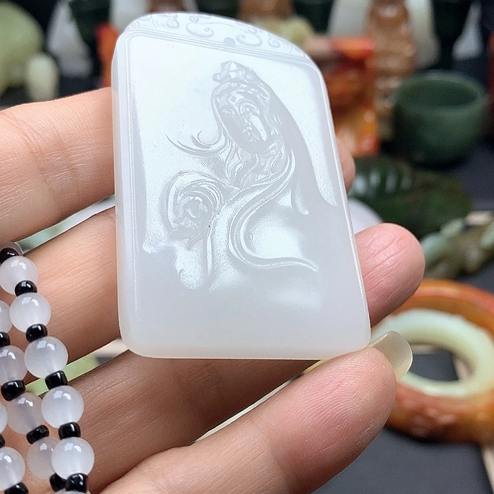透闪石质玉未镶嵌颈饰