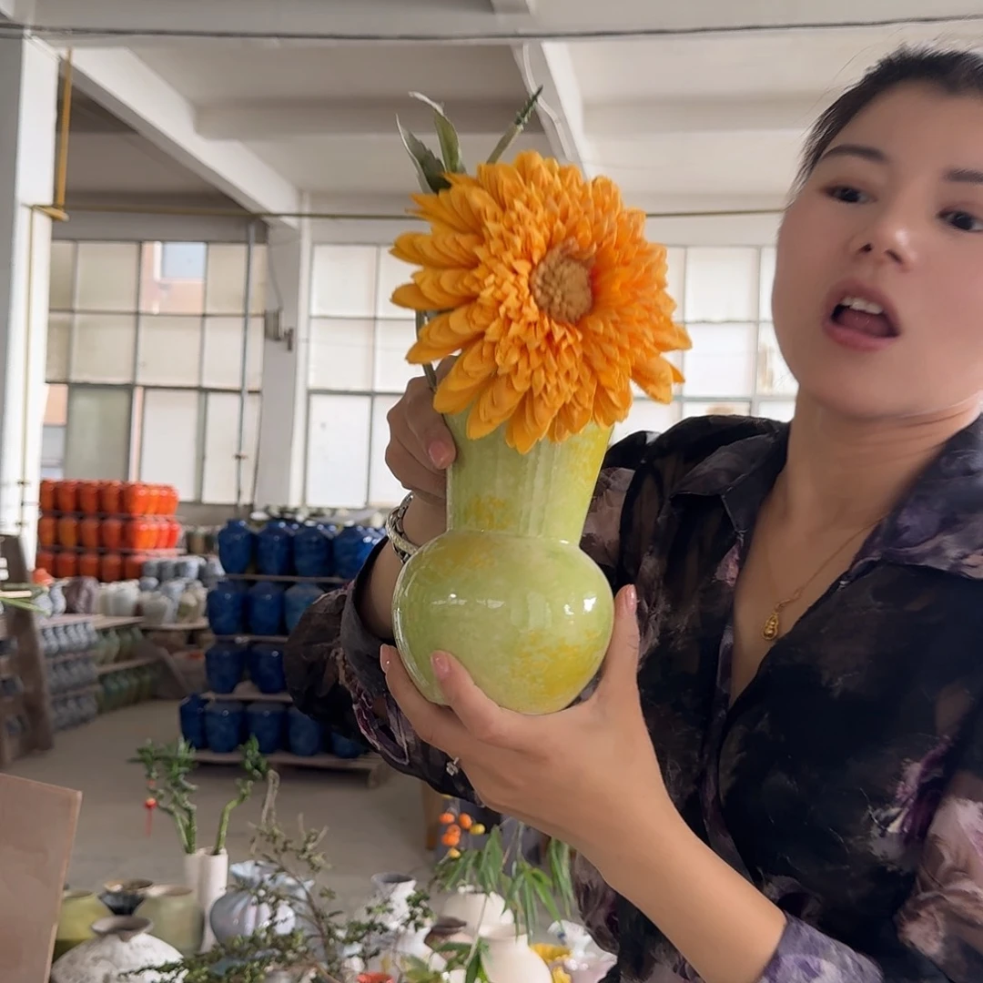 景德镇陶瓷花瓶高15口径8公分