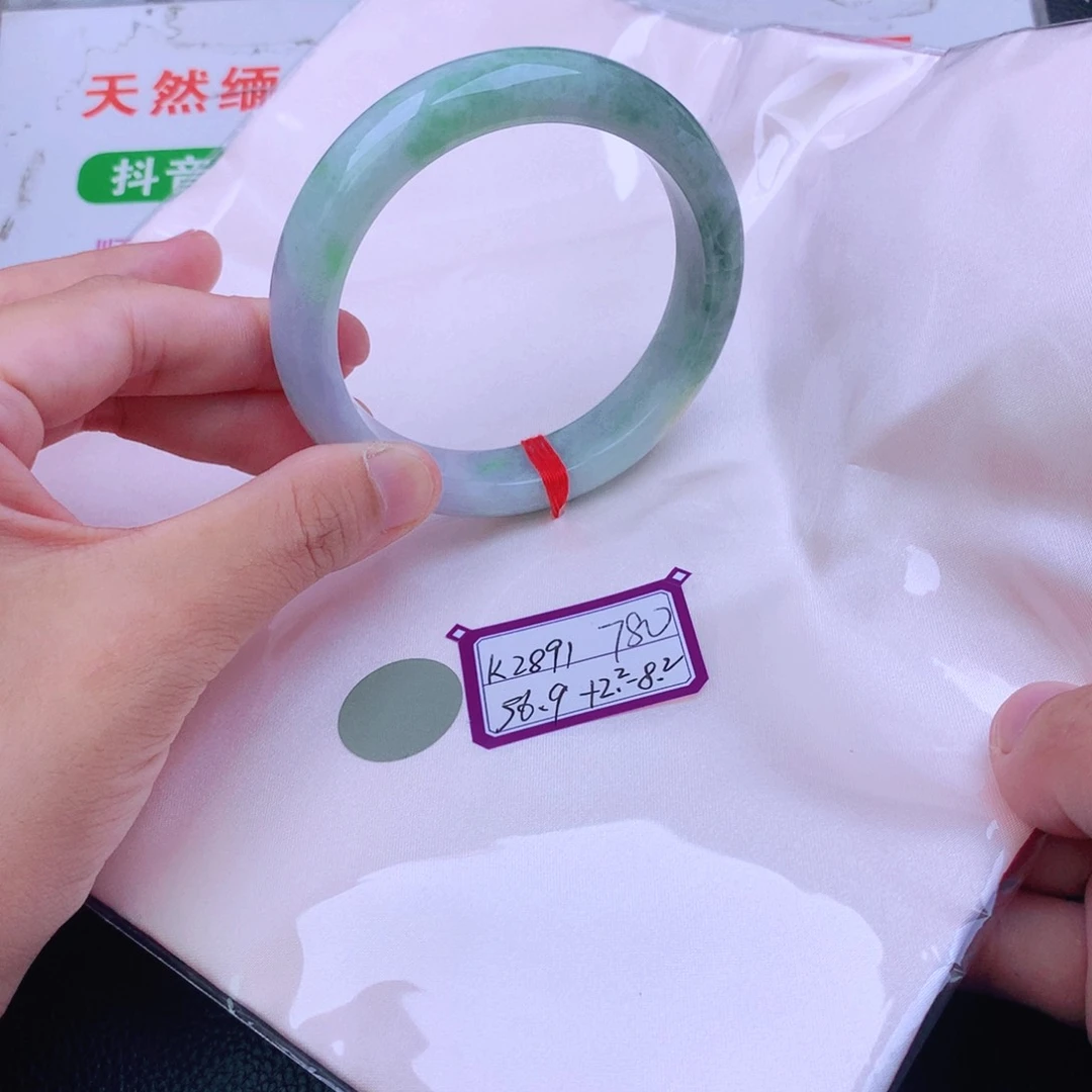 翡翠手镯未镶嵌翡翠