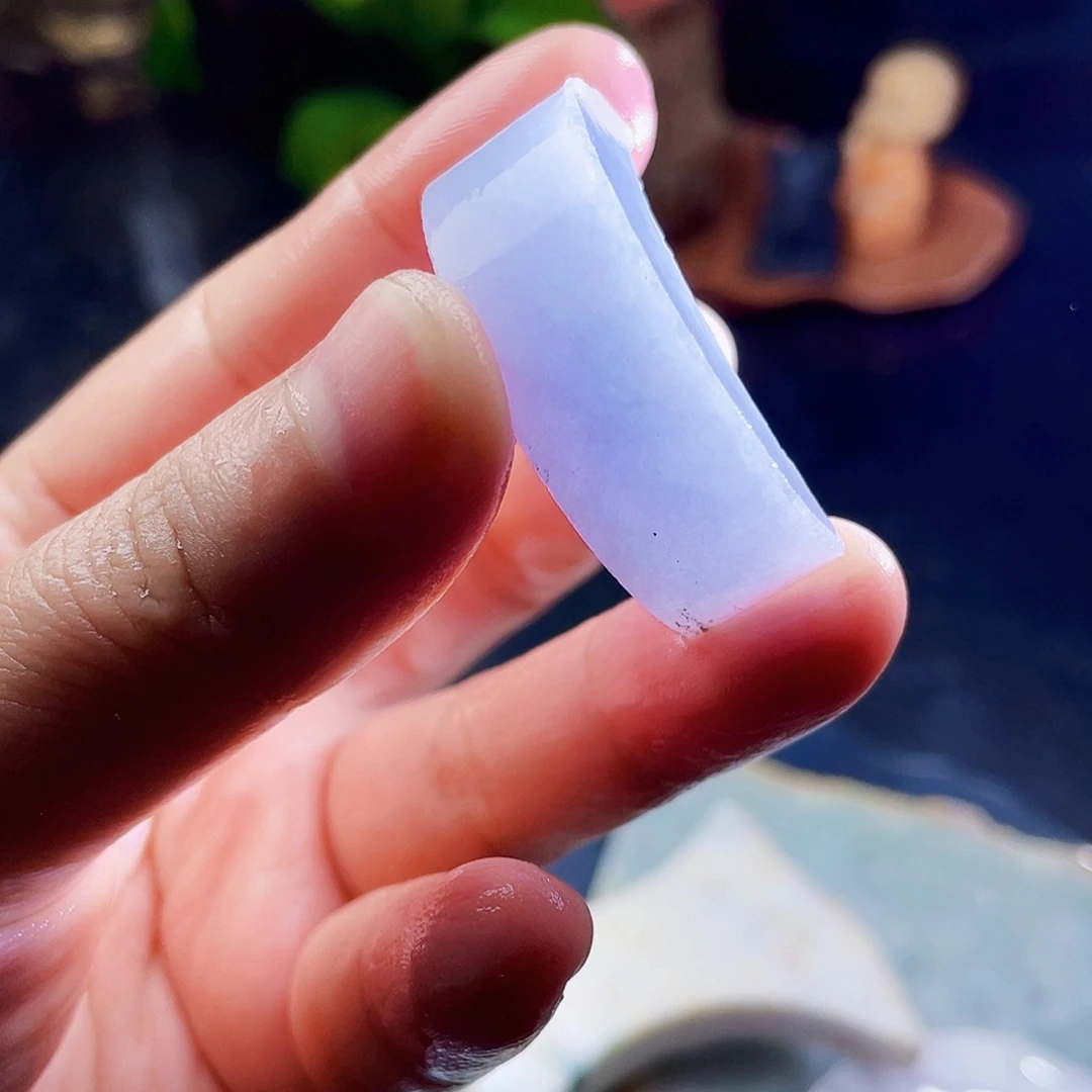 翡翠未镶嵌颈饰毛料9