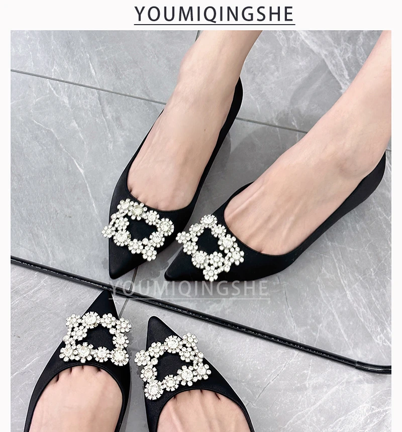 平底鞋女新款2025年水钻方扣尖头浅口黑色气质内增高时装单鞋