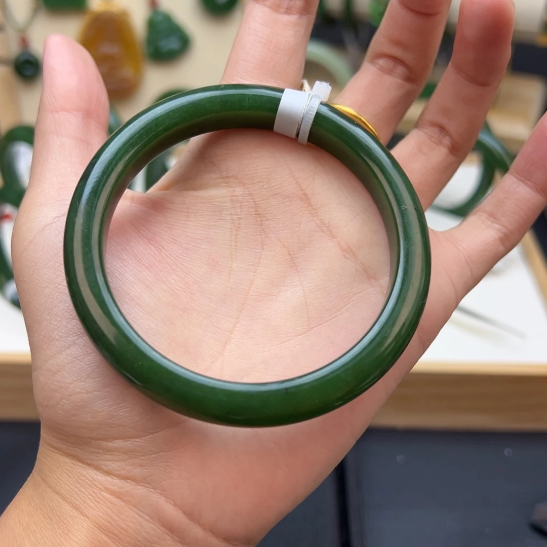 和田玉未镶嵌手镯