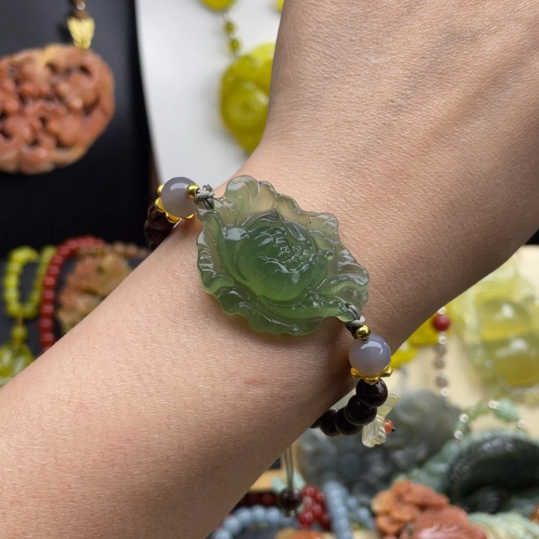 未镶嵌蛇纹石玉颈饰尹*哈