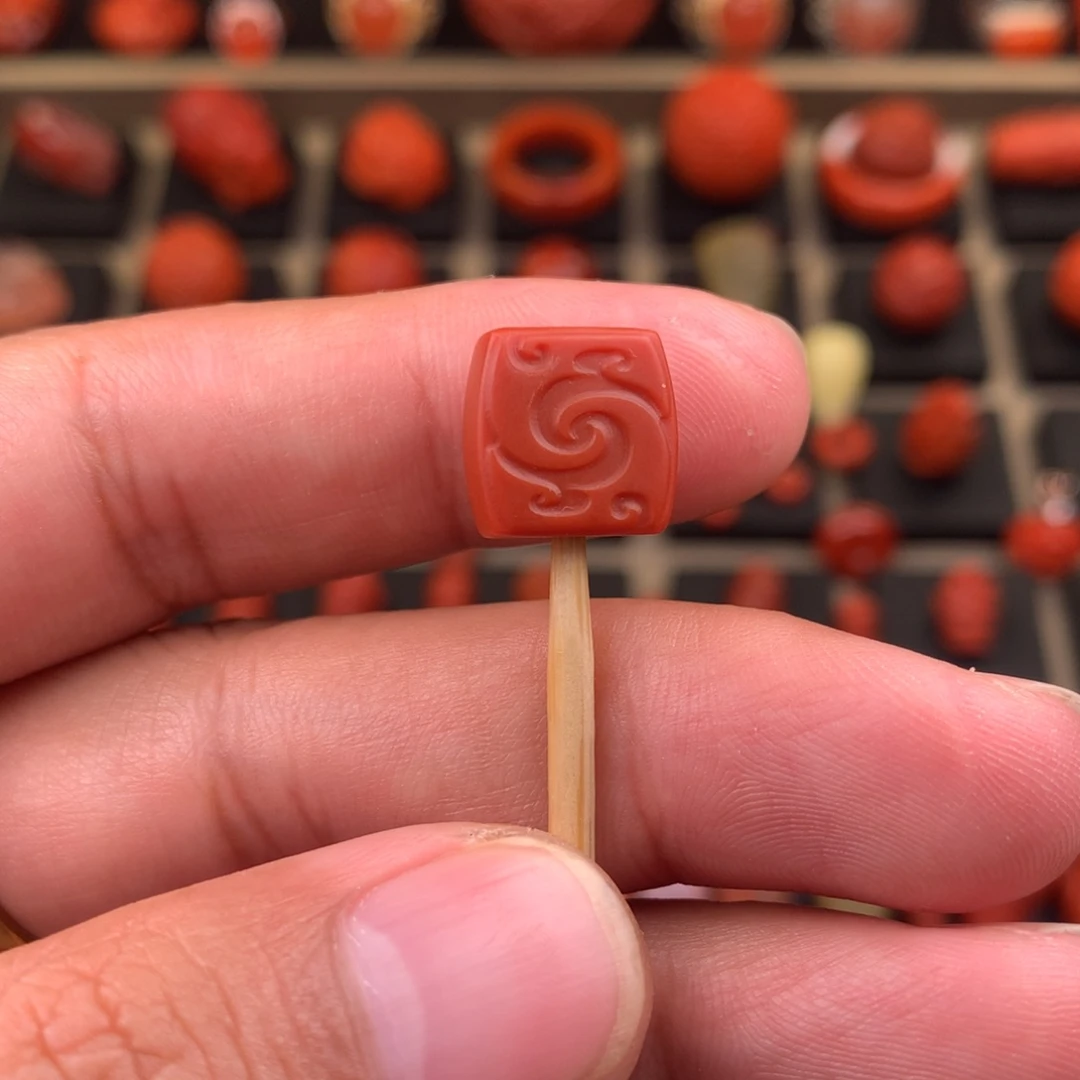 南红玛瑙未镶嵌仿古龙牌子