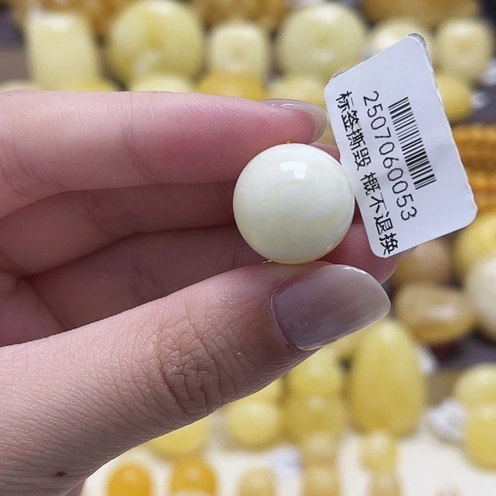 琥珀未镶嵌裸石15.5mm瑕