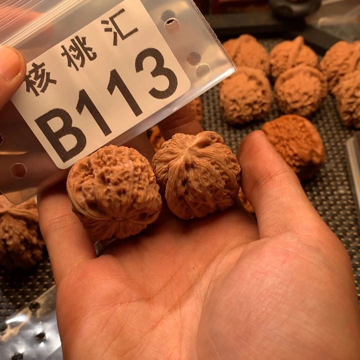 吊坠文玩核桃黑马