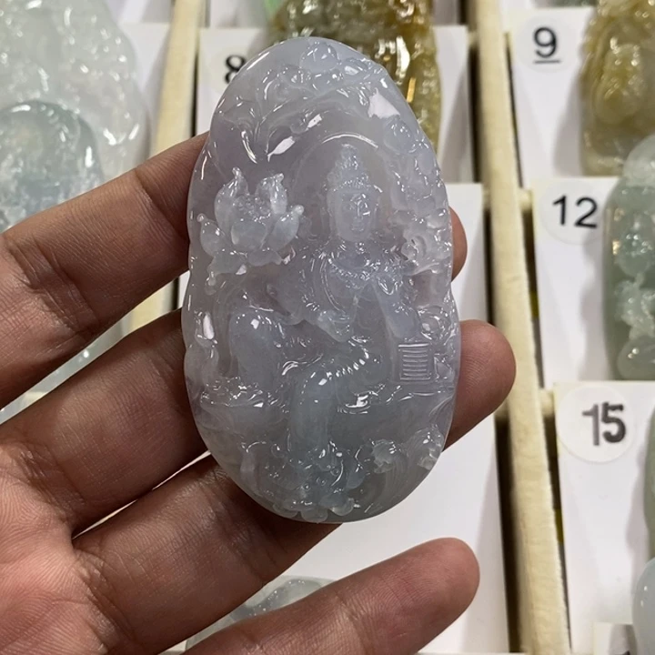 颈饰未镶嵌翡翠马*宏水月观音