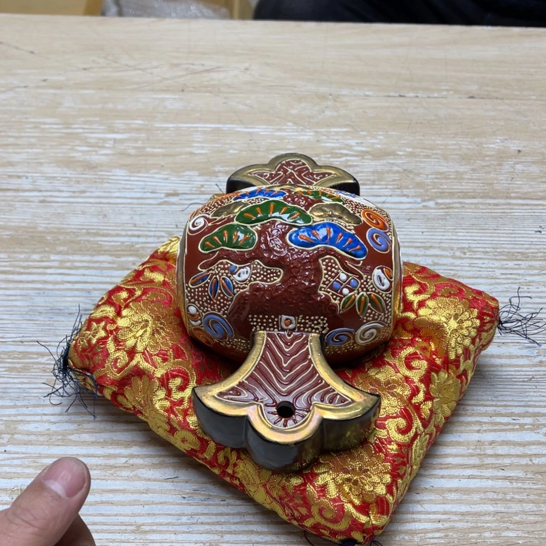 瓷片糖*密密麻麻地排列着一个