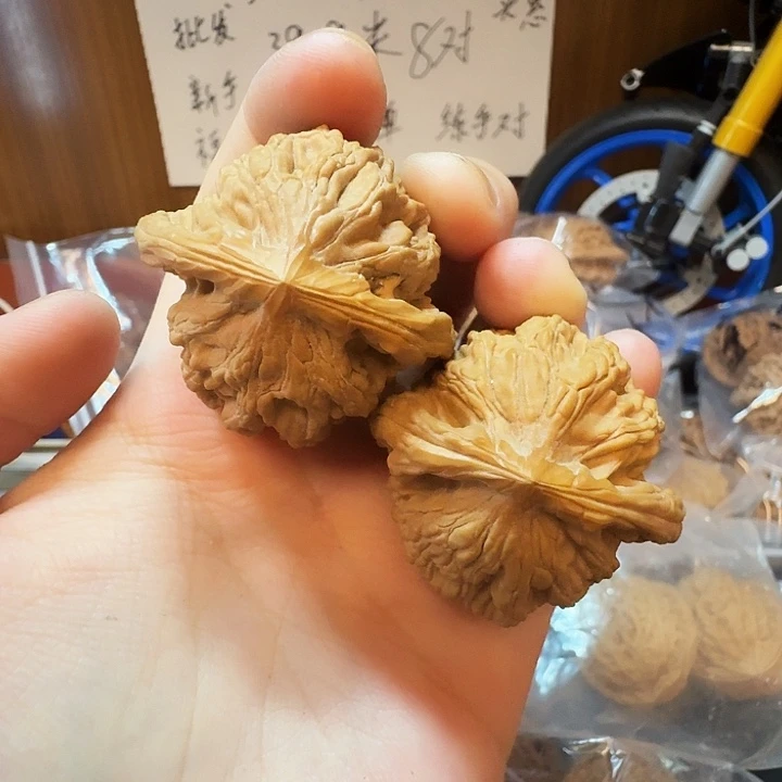 吊坠桃核40尺虎头王