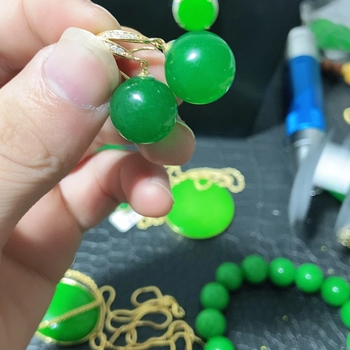 翡翠14K金镶嵌颈饰耳钉