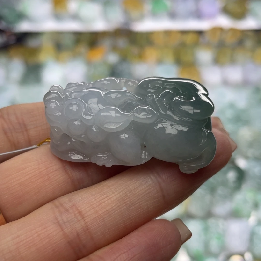 翡翠未镶嵌颈饰貔貅