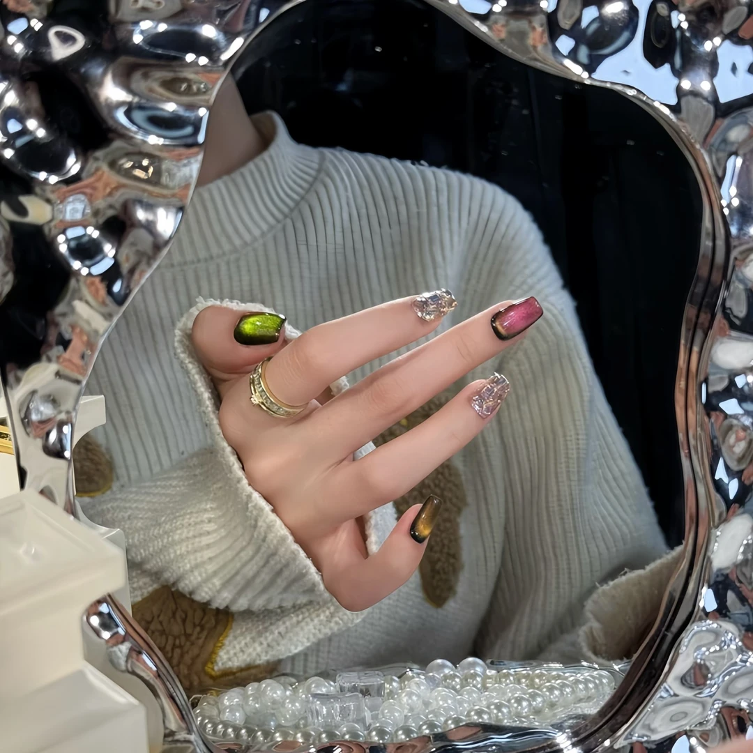 YoMi【变色龙】2025纯手工四色变光猫眼彩钻石风简约穿戴式美甲11