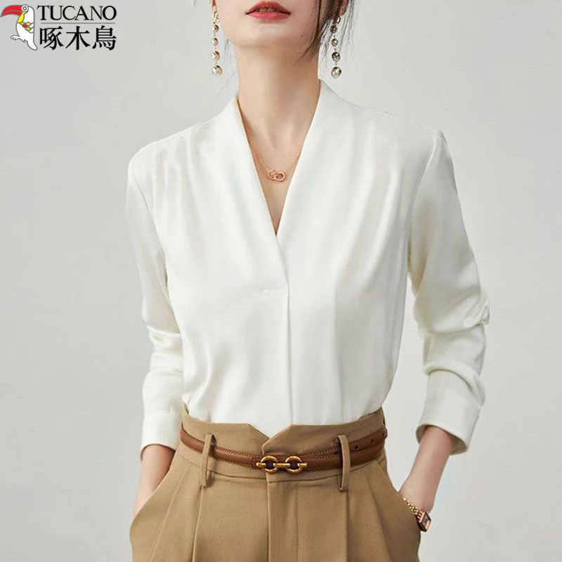 TUCANO/啄木鳥春秋季长袖显瘦法式女款缎面V领白衬衫通勤气质上衣