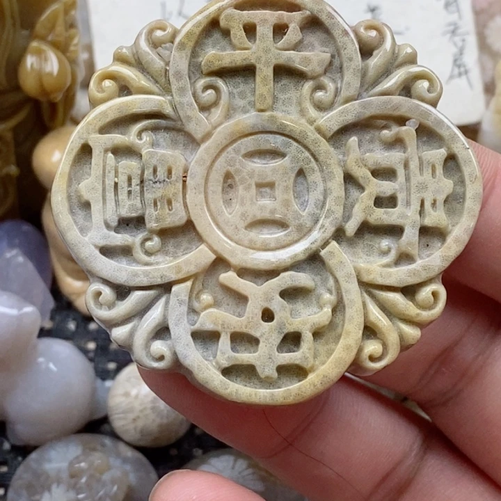 颈饰未镶嵌硅化珊瑚（珊瑚玉）