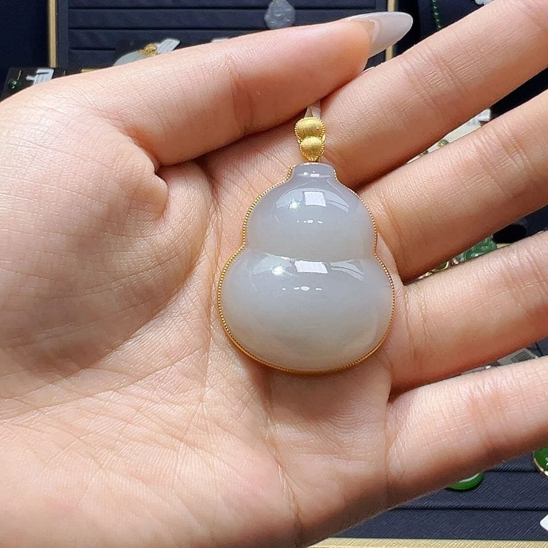 罕***子和田玉18K金镶嵌吊坠(赠链)