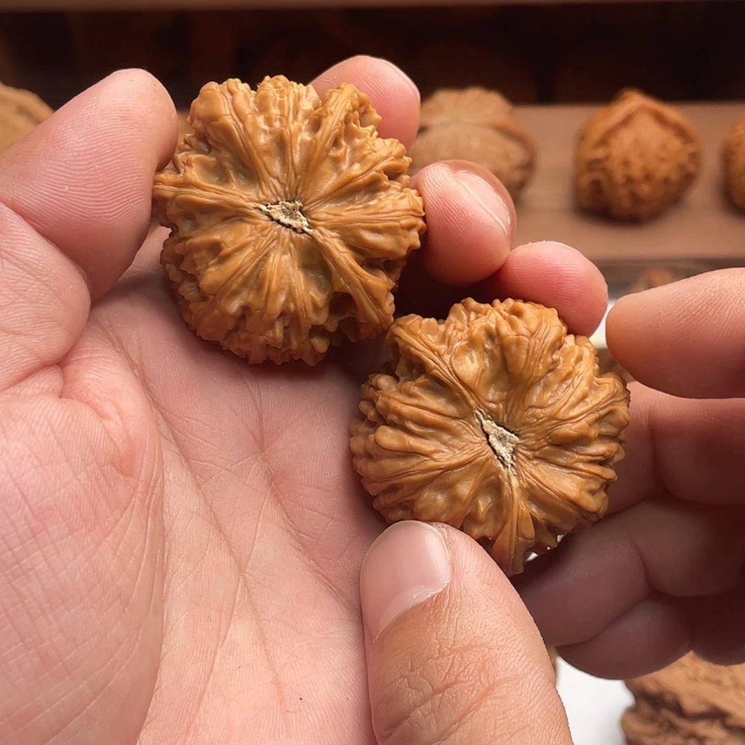 自***人文玩核桃吊坠文山三棱