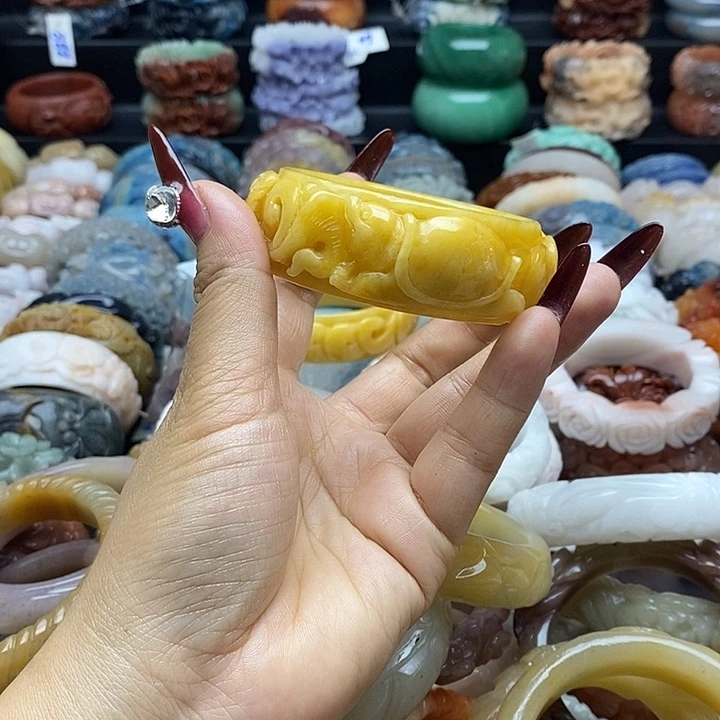 石英质玉手镯未镶嵌