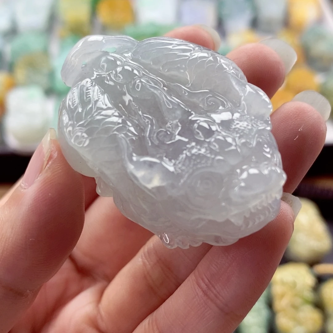 翡翠未镶嵌颈饰貔貅