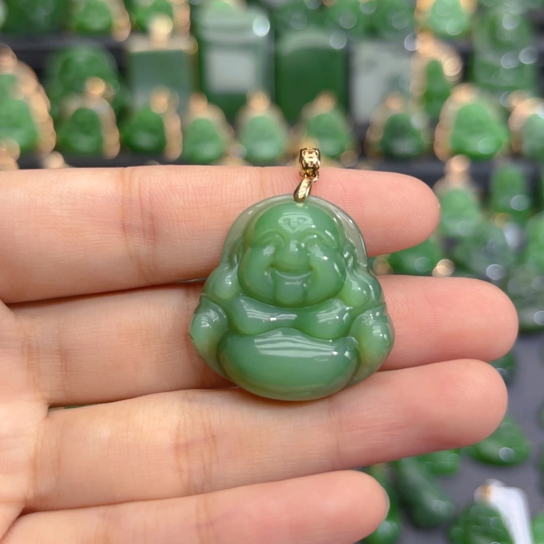 颈饰18K金镶嵌和田玉（碧玉）