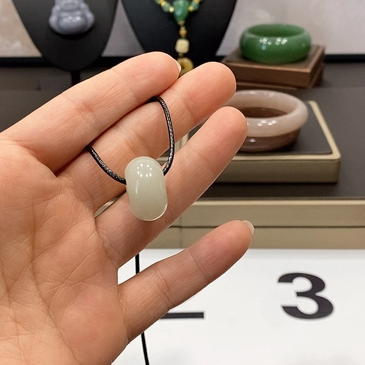 东陵石颈饰未镶嵌