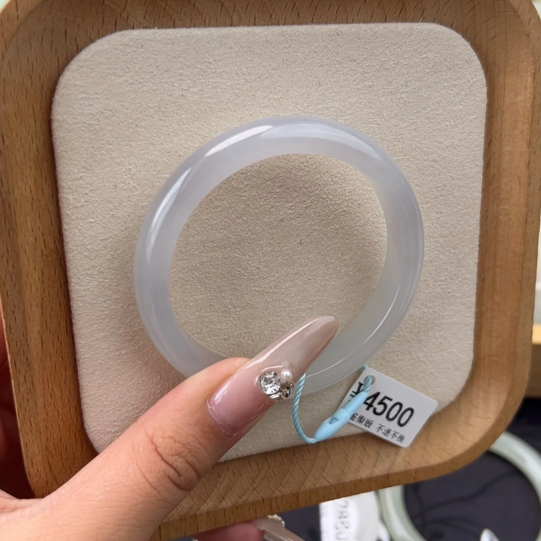 芋***头和田玉手镯未镶嵌