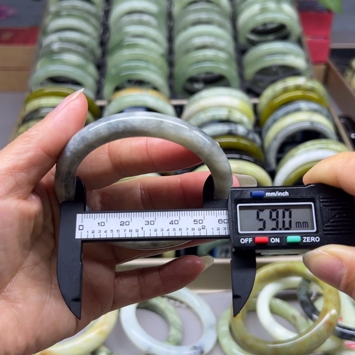 蛇纹石玉未镶嵌手镯152