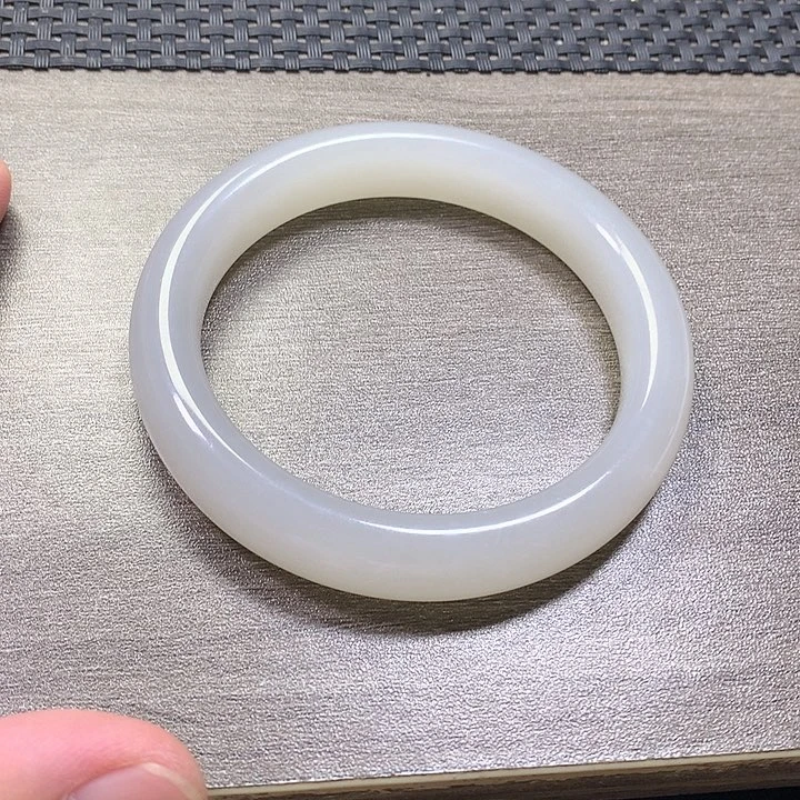 和田玉未镶嵌颈饰60圈