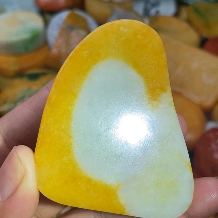 翡翠未镶嵌颈饰缅甸