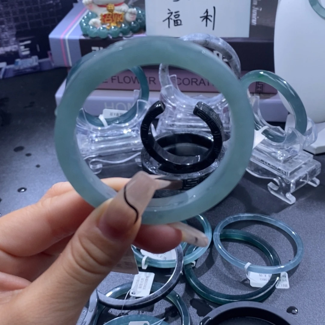 定制翡翠未镶嵌手镯