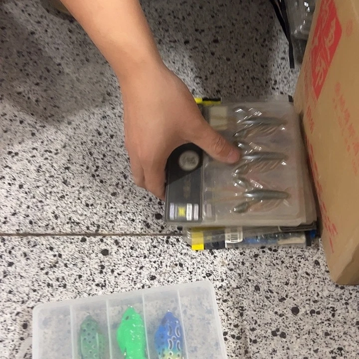 猪***佬5包软饵➕三个雷瓦