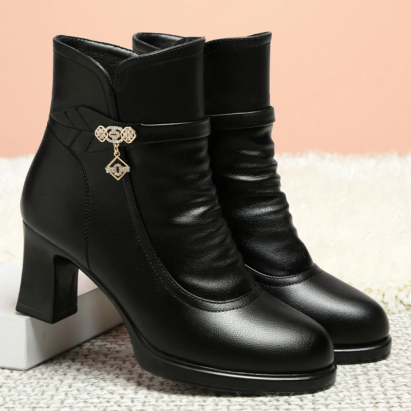 新款百搭中跟短靴女秋冬新款加绒保暖中老年靴子妈妈鞋高跟马丁靴