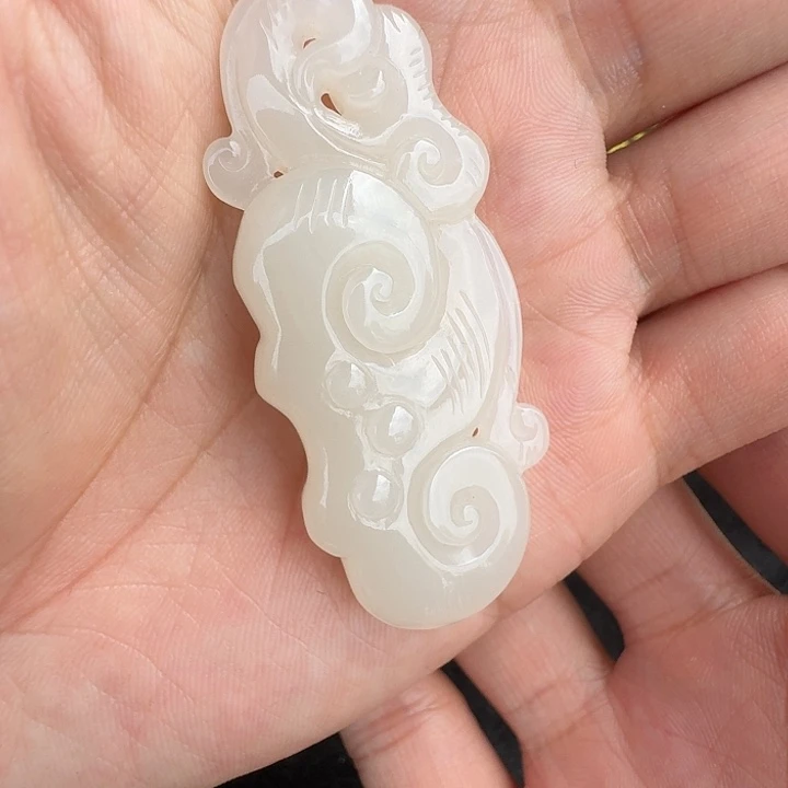 和田玉未镶嵌颈饰泳*