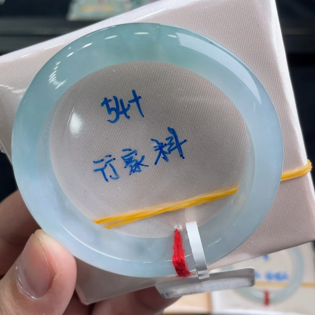 翡翠手镯未镶嵌翡翠手镯