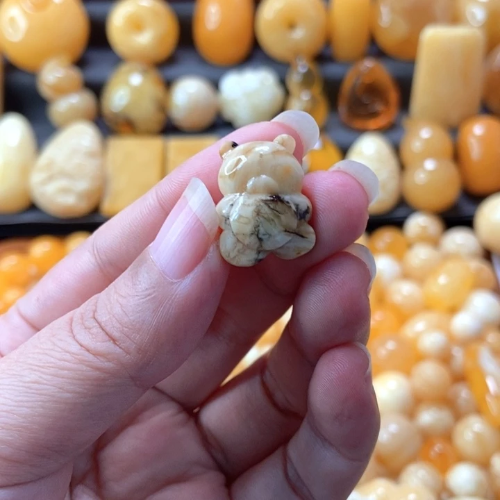 琥珀未镶嵌吊坠(赠链)