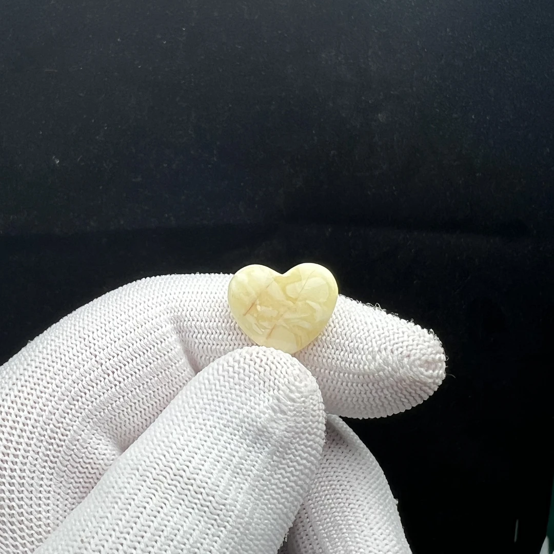 B6487天然原矿俄料蜜蜡 爱心16*14*5mm支持复检