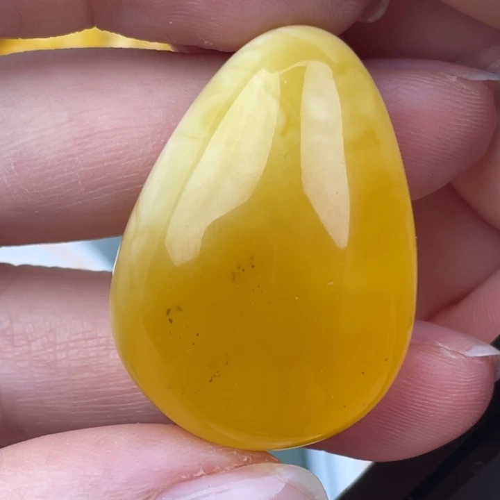 蜜蜡未镶嵌裸石微瑕392
