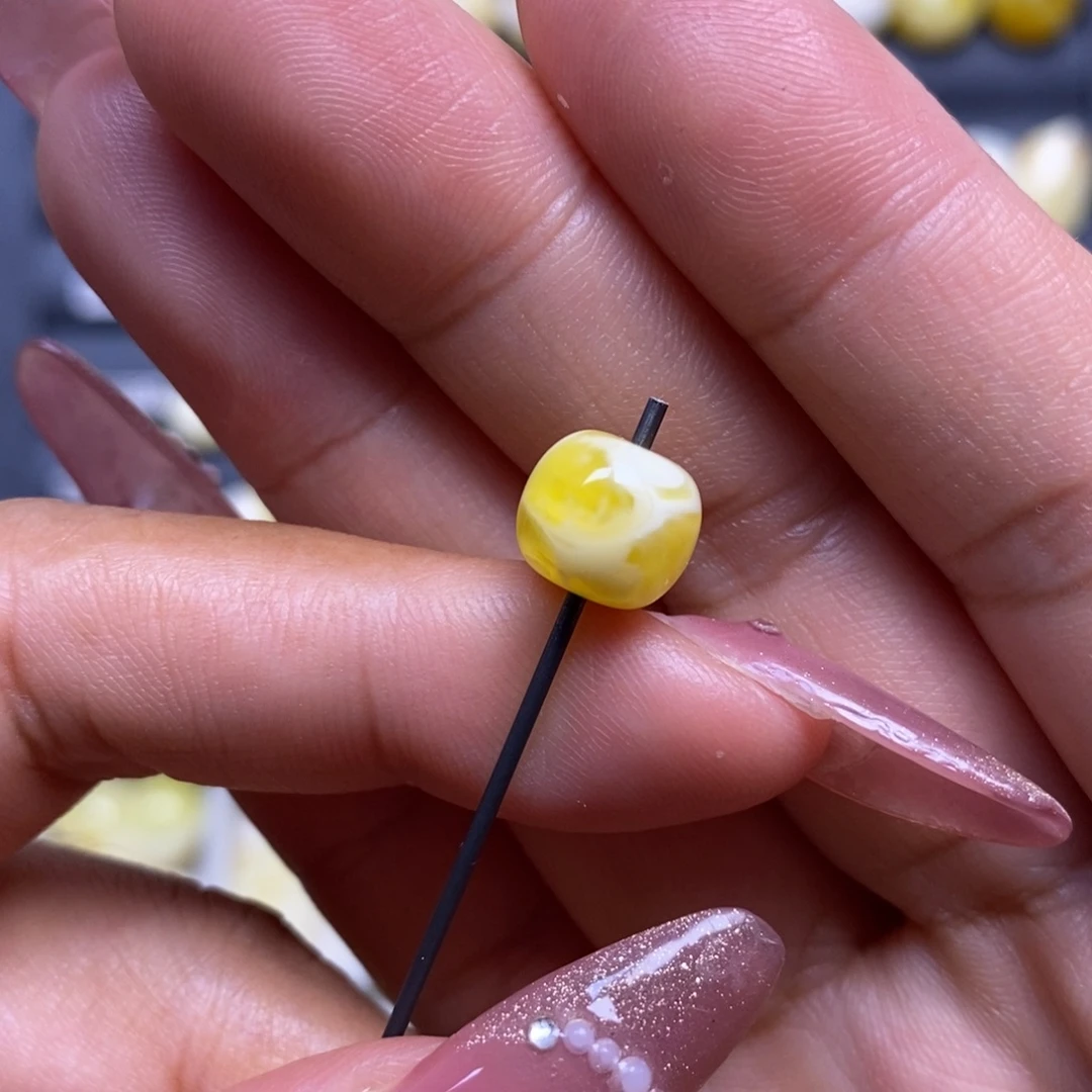 蜜蜡未镶嵌珠宝奇石橘金溶洞妖花老型9.3*8.2mm（微瑕）