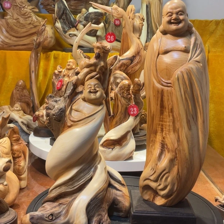 柏木（崖柏）玉**踪崖柏  弥勒