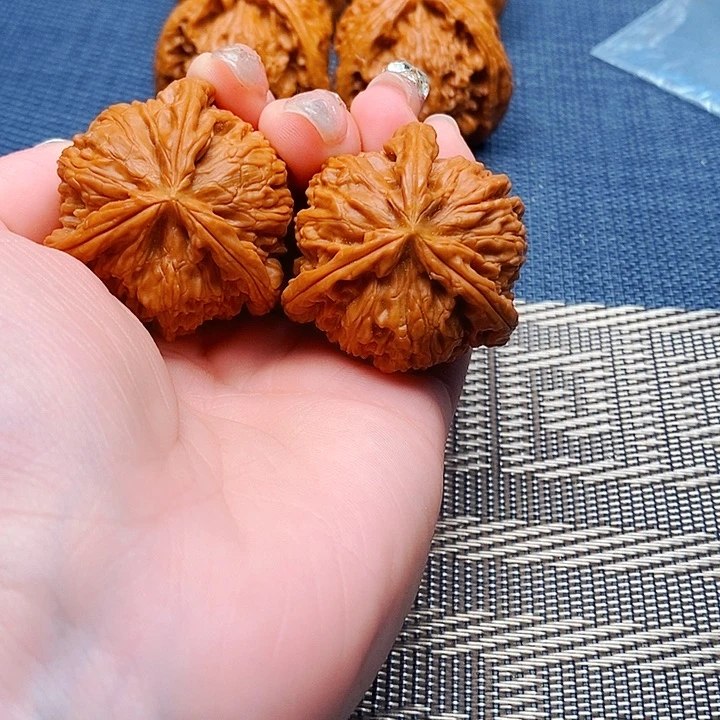 d***d吊坠文玩核桃三棱