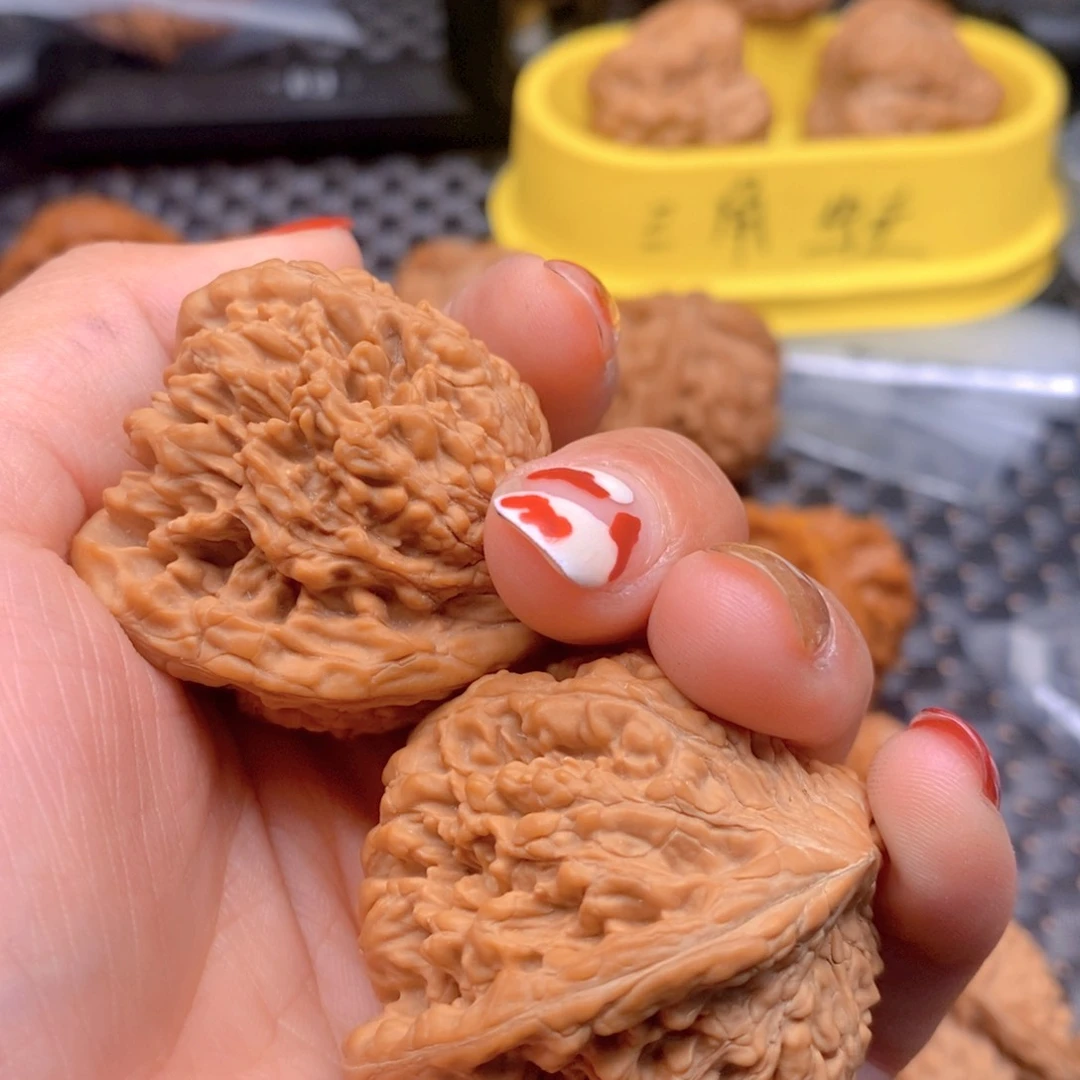 桃核吊坠城****鱼文玩核桃