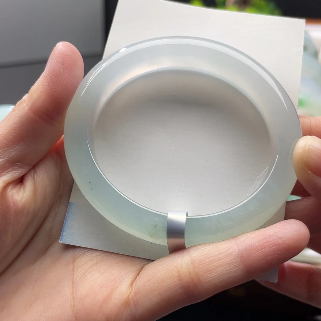 翡翠未镶嵌手镯55贵妃冰川蓝～干净种水好