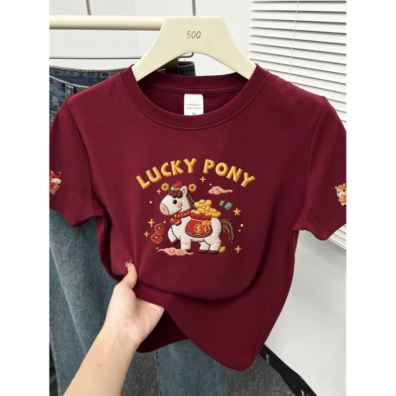 2026新款小马印花酒红色正肩短袖t恤女胖mm大码遮肚圆领半袖上衣