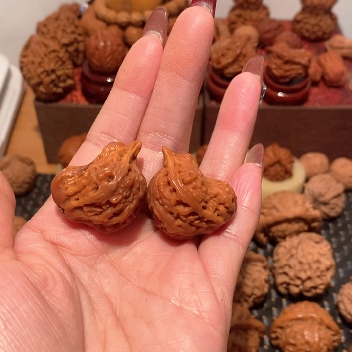 爱***子文玩核桃吊坠小鸟