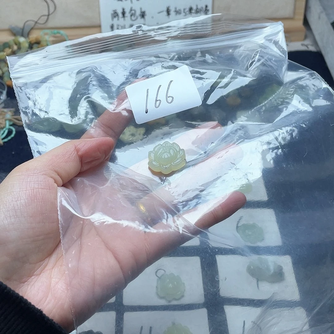 蛇纹石玉颈饰未镶嵌離